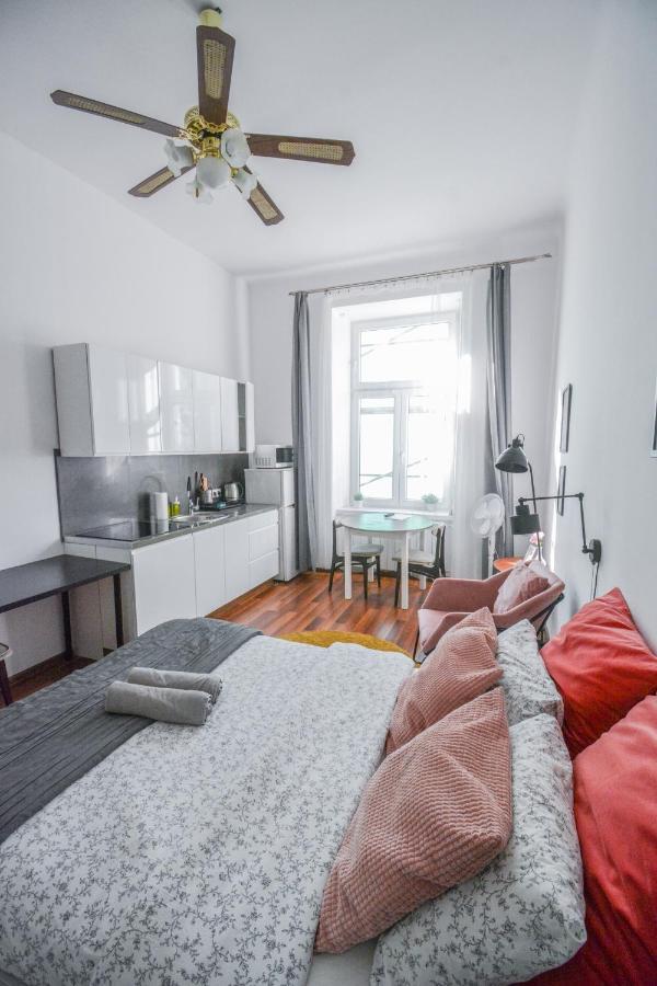 Lion Apartments - Laba Krakow Bagian luar foto
